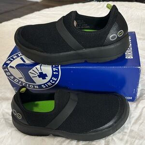 Womens OOFOS OOmg sport slip on recovery shoe sneaker 8 eu 39 black gray green